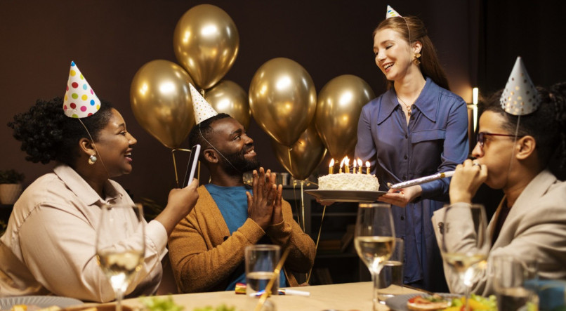 Imagem ilustrativa de festa para frases curtas de feliz aniversário