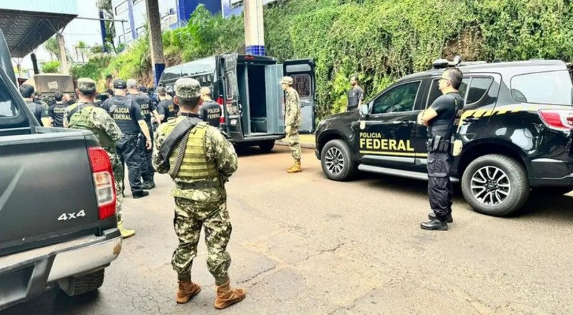 Paraguai expulsou 25 brasileiros que estavam presos no país e eram procurados pela polícia e a Justiça do Brasil por crimes como homicídio, estupro e tráfico de drogas