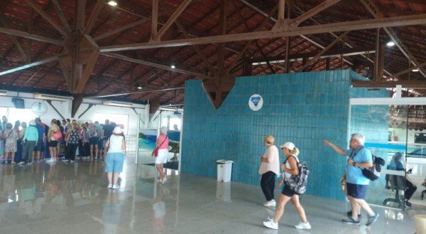 Turistas sem wifi no desembarque do Porto do Recife