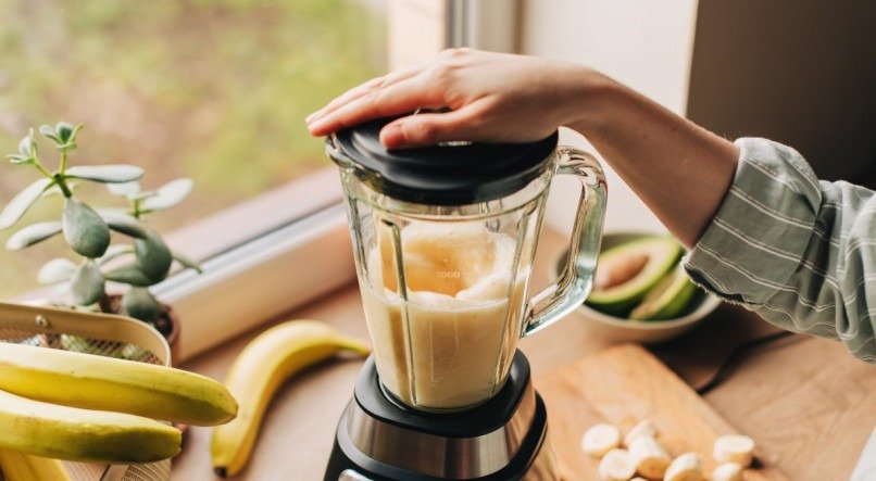 Imagem que representa o preparo da vitamina de banana