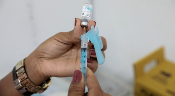 Campanha de vacinação contra dengue, Centro de saúde Ermírio de Moares