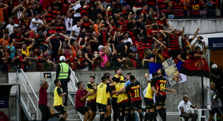 Torcida do Sport compareceu em peso ao jogo contra o Ceará pela Copa do Nordeste