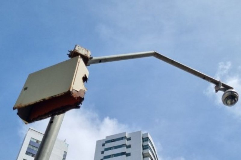 Em relação às cobranças pelas câmeras de monitoramento, a governadora afirmou que o estado possui equipamentos em todas as regiões e também utiliza os monitores da CTTU para monitorar a segurança
