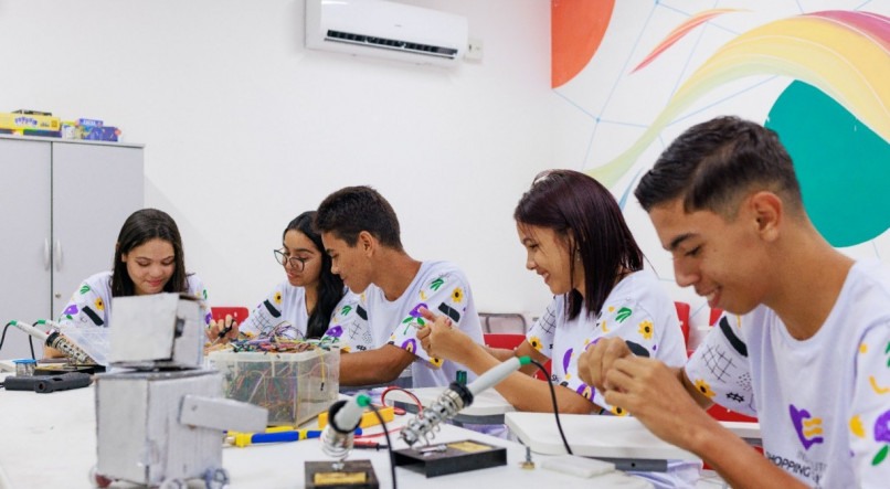 O Instituto Shopping Guararapes, em parceria com a SOFTEX Pernambuco, oferecerá gratuitamente o Curso de Robótica para adolescentes