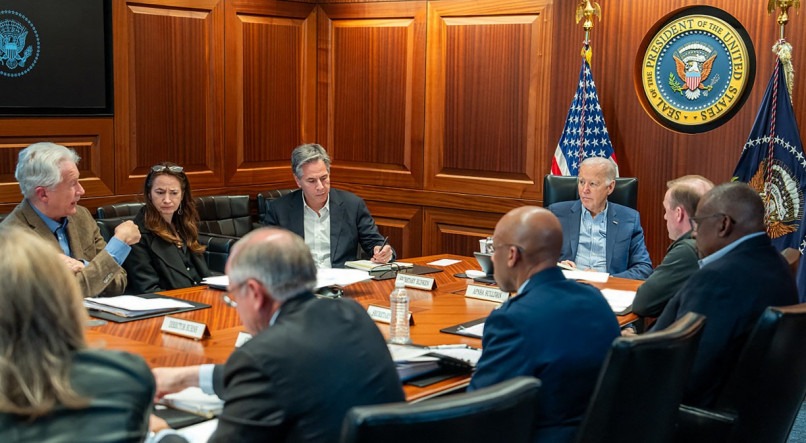 Foto da Casa Branca, no sábado, 13, mostra o presidente dos EUA, Joe Biden (ao centro), em uma reunião com a equipe de segurança nacional, depois que o Irã lançou ataque de drones e mísseis contra Israel