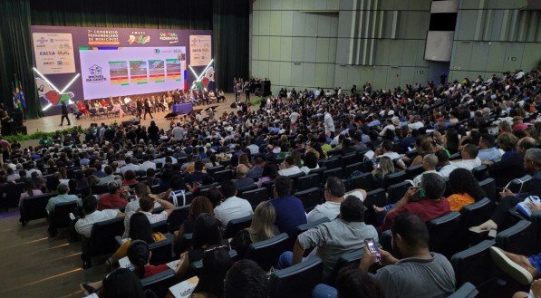 Prefeituras de todas as regiões de Pernambuco estão presentes no 7° Congresso da Amupe