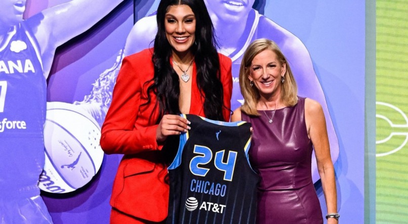 A brasileira Kamilla Cardoso foi selecionada na 3ª escolha do draft da WNBA (liga de basquete feminino dos Estados Unidos) e vai jogar pelo Chicago Sky