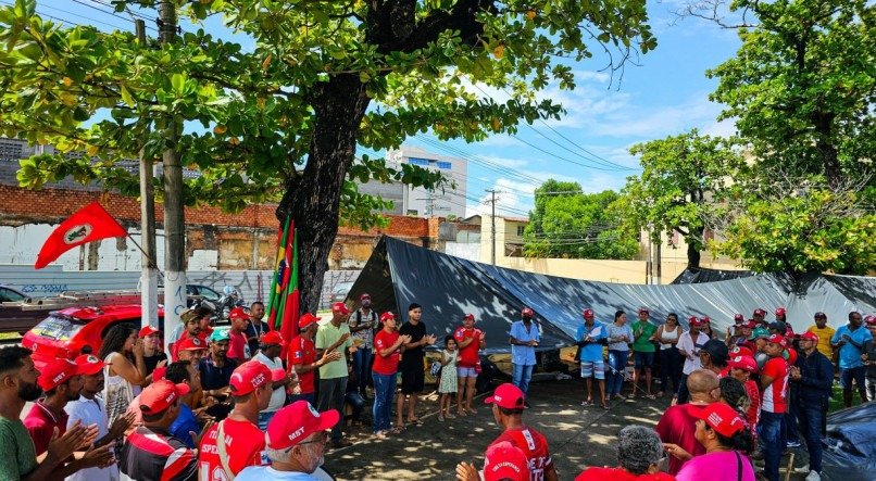 MST reivindica as áreas ocupadas, as quais considera improdutivas, para assentamento e reforma agrária