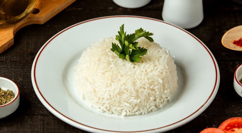 Prato de arroz branco