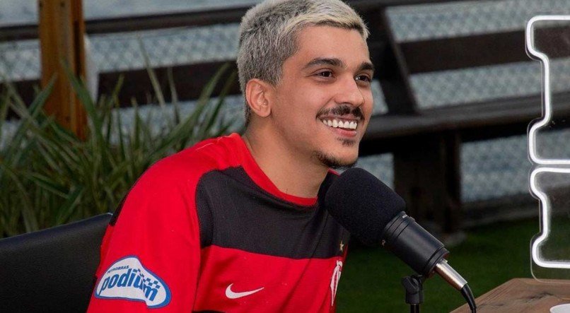 Chico moedas, ex da cantora Luísa Sonza, ajudou a música "Aquariano Nato" a se tornar hit