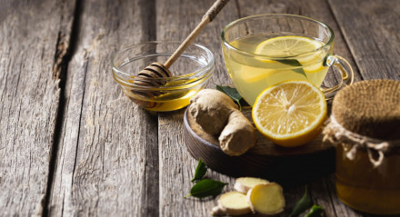 A combinação do mel com o limão pode trazer benefícios para o corpo