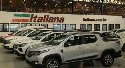 Entre os carros mais vendidos pela Italiana está o Fiat Strada