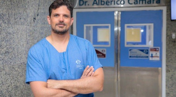 Dr. Guilherme da Conti, médico especialista em cirurgia bariátrica do Hospital Jayme da Fonte