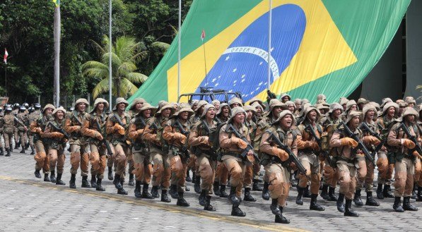 Forças Armadas: a pedra simboliza a estrutura institucional, sólida e perene. O carisma traduz os valores éticos e morais de seus integrante