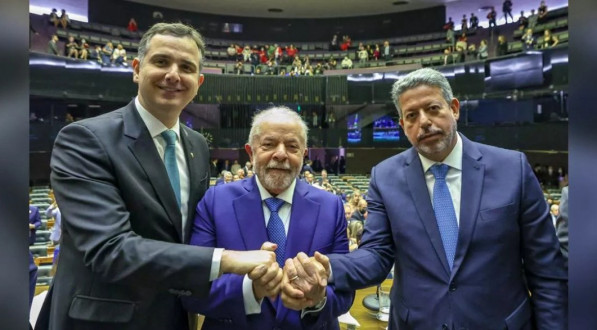 A afirmação é convincente: Lula não altera o número de ministérios; Arthur Lira, na Câmara, continua amarrado ao orçamento secreto; Rodrigo Pacheco, no Senado, persiste nos quinquênios dos magistrados