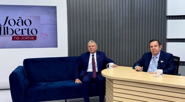 O desembargador Ricardo Paes Barreto no programa "João Alberto na Jornal"