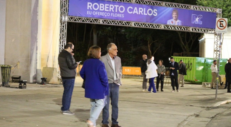 Após impasse na tentativa de interdição, autoridades e organizadores decidem pelo cancelamento do show do cantor Roberto Carlos, que seria realizado na Mercado Livre Arena Pacaembu