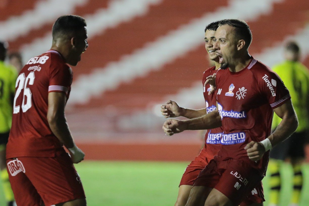 Imagem do atacante Paulo S&eacute;rgio, do N&aacute;utico, que retorna ao time titular contra o Volta Redonda