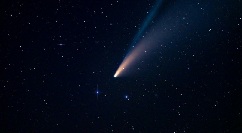 Imagem ilustrativa do cometa 12P/Pons-Brooks (Cometa do Diabo) que terá maior visibilidade no Brasil neste domingo (21)
