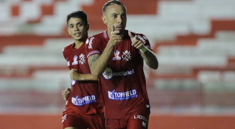 Paulo S&eacute;rgio comemora gol pelo N&aacute;utico na S&eacute;rie C do Campeonato Brasileiro