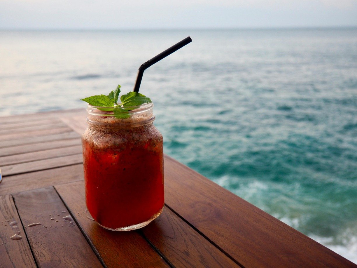 Imagem ilustrativa de um suco tropical