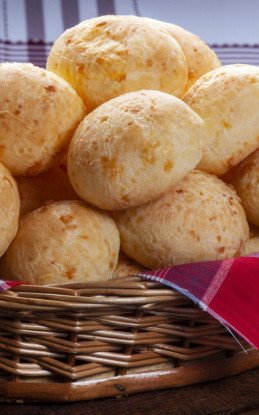 Pão de queijo com massa de tapioca: receita fácil