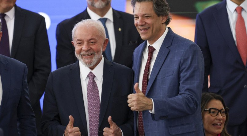 Brasília (DF), 22/04/2024 - O presidente Luiz Inácio Lula da Silva e o ministro da Fazenda, Fernando Haddad, participam do lançamento do Programa Acredita, em cerimônia no Palácio do Planalto. Foto: Marcelo Camargo/Agência Brasil