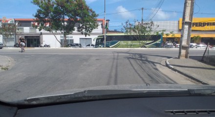 Cruzamento da rua Ana Barreto com a Estrada da Batalha, em Jaboatão, está sem sinalização