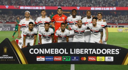 Imagem: elenco do São Paulo pousa para foto antes do jogo