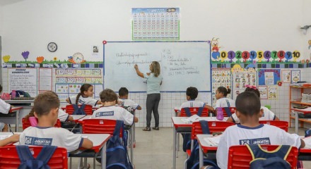 Primeiro professores, agora servidores, ganham aumento em ano de eleição, em Jaboatão