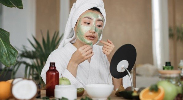 4 máscaras faciais que fazem milagre em 15 minutos