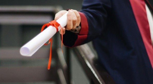 Ingressar na universidade é um marco transformador, tanto na trajetória profissional quanto pessoal
