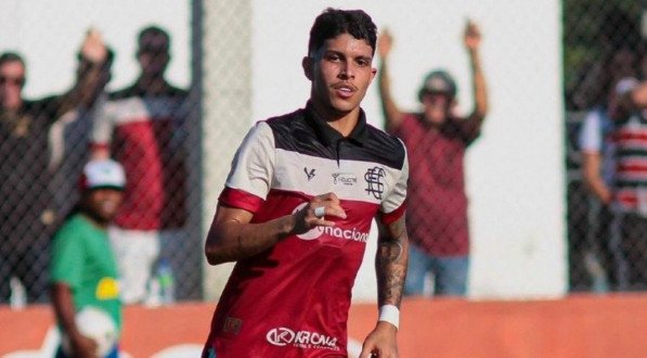 Felipe Cardoso em ação pelo Santa Cruz