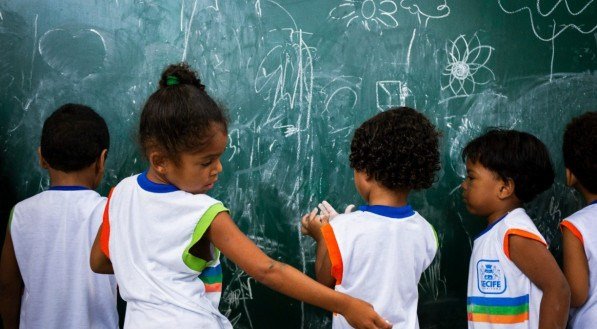 O curso é realizado em parceria com a Associação Nacional das Unidades Particulares (ANUP) e Fundação Van Leer