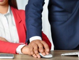 O que configura assédio sexual no trabalho? Confira