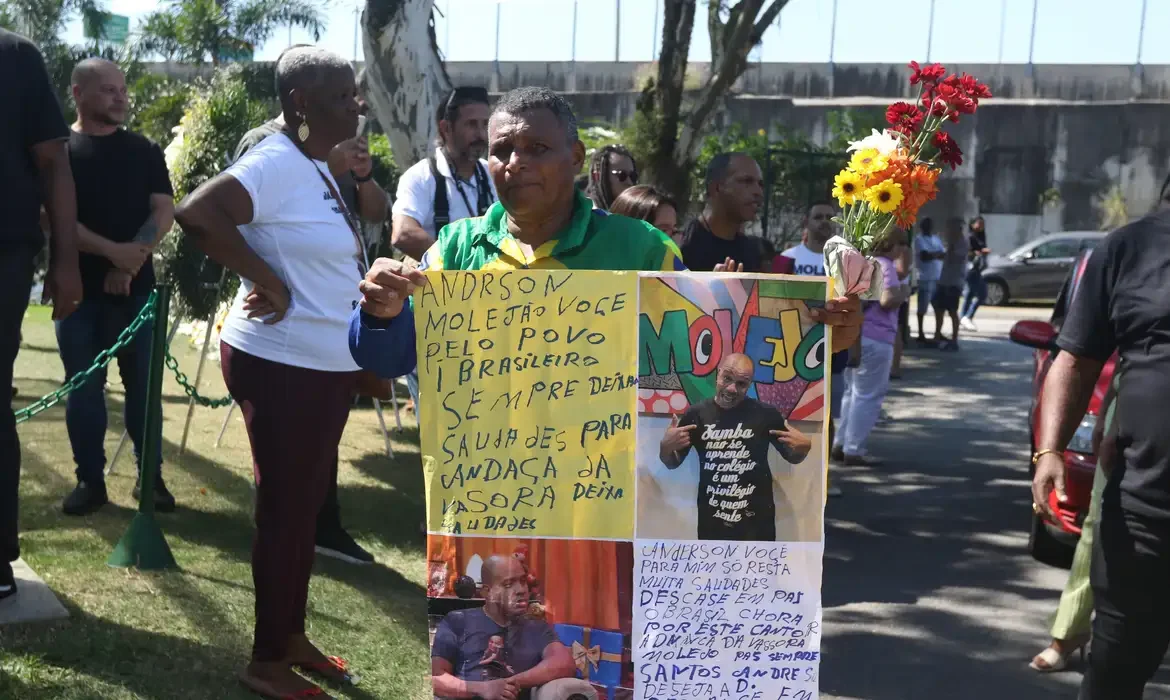 O velório ocorreu no Cemitério Jardim da Saudade de Sulacap, na zona oeste do Rio de Janeiro