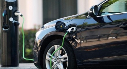 O Brasil optou pela eletrificação de veículos com carros hibridos plugpin que dão maior autonomia aos motoristas.