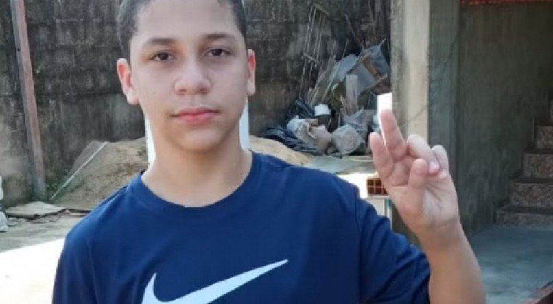 Menino de 13 anos morreu uma semana depois de ter sofrido agressões de dois alunos que estudavam na mesma escola estadual