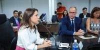 Raquel Lyra e o secretário de Defesa Social, Alessandro Carvalho, em reunião do Juntos Pela Segurança