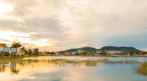 Imagem ilustra a cidade de Tauá. no Ceará, onde há feriado no dia 3 de maio; outras localidades estão incluídas