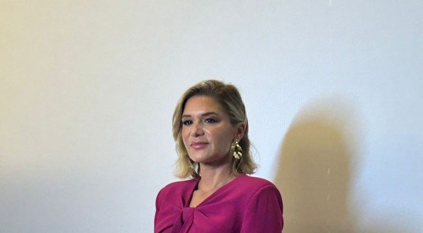 Juliana Santos, dando show de elegância em evento no Il Tavolo.