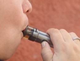Vapes e cigarros: entenda como saúde mental e física de adolescentes é afetada com uso dos produtos