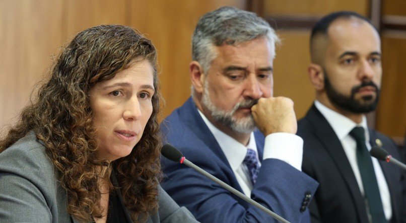 A ministra da Gestão e da Inovação em Serviços Públicos, Esther Dweck, o ministro-Chefe da Secretaria de Comunicação Social da Presidência da República, Paulo Pimenta, o Defensor Público da União, Leonardo Magalhães, fizeram o pronunciamento