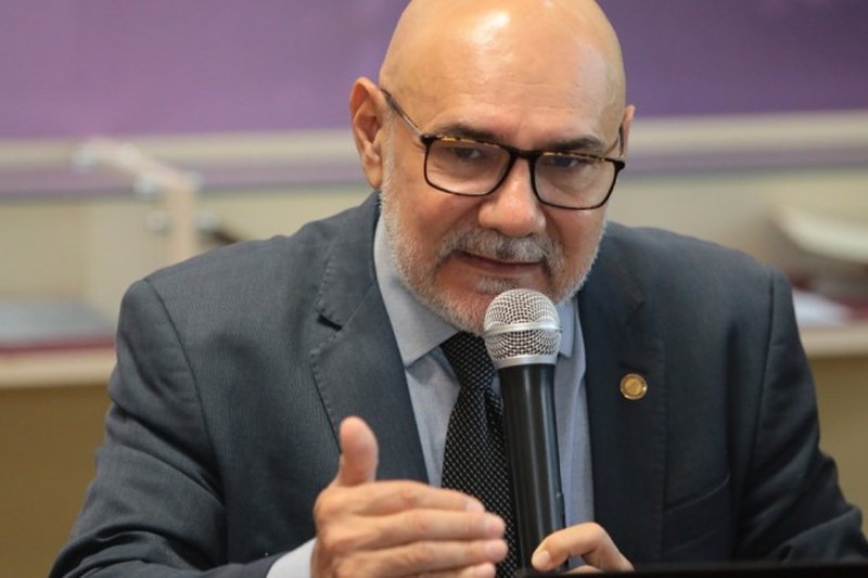Reitor da Universidade Federal de Pernambuco (UFPE), Alfredo Gomes