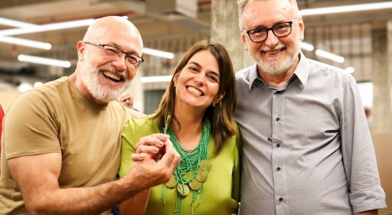 Sílvio Meira, Ana Paula Vilaça e Francisco Cunha, em clima de descontração no Cesar