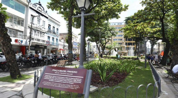 Requalificação da Praça Maciel Pinheiro é entregue pela Prefeitura do Recife