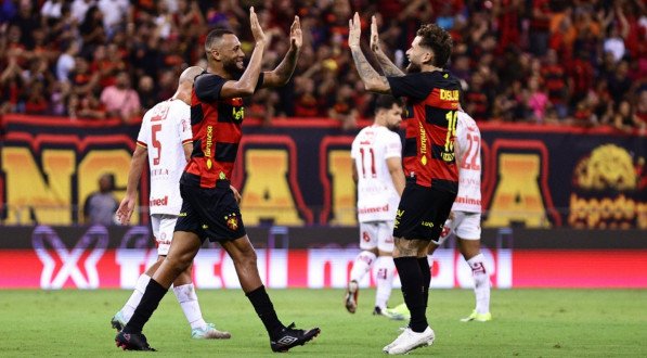 A bola rola a partir das 18h30, na Arena de Pernambuco