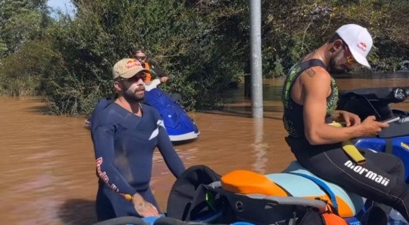 Pedro Scooby e Lucas Chumbo no Rio Grande do Sul. 