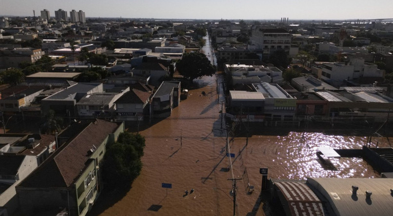 Ruas e avenidas foram tomadas pela água em Porto Alegre e cidades vizinhas