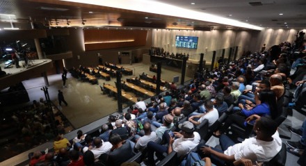Votação sobre fim das faixas salariais dos militares acontece no plenário da Assembleia Legislativa de Pernambuco